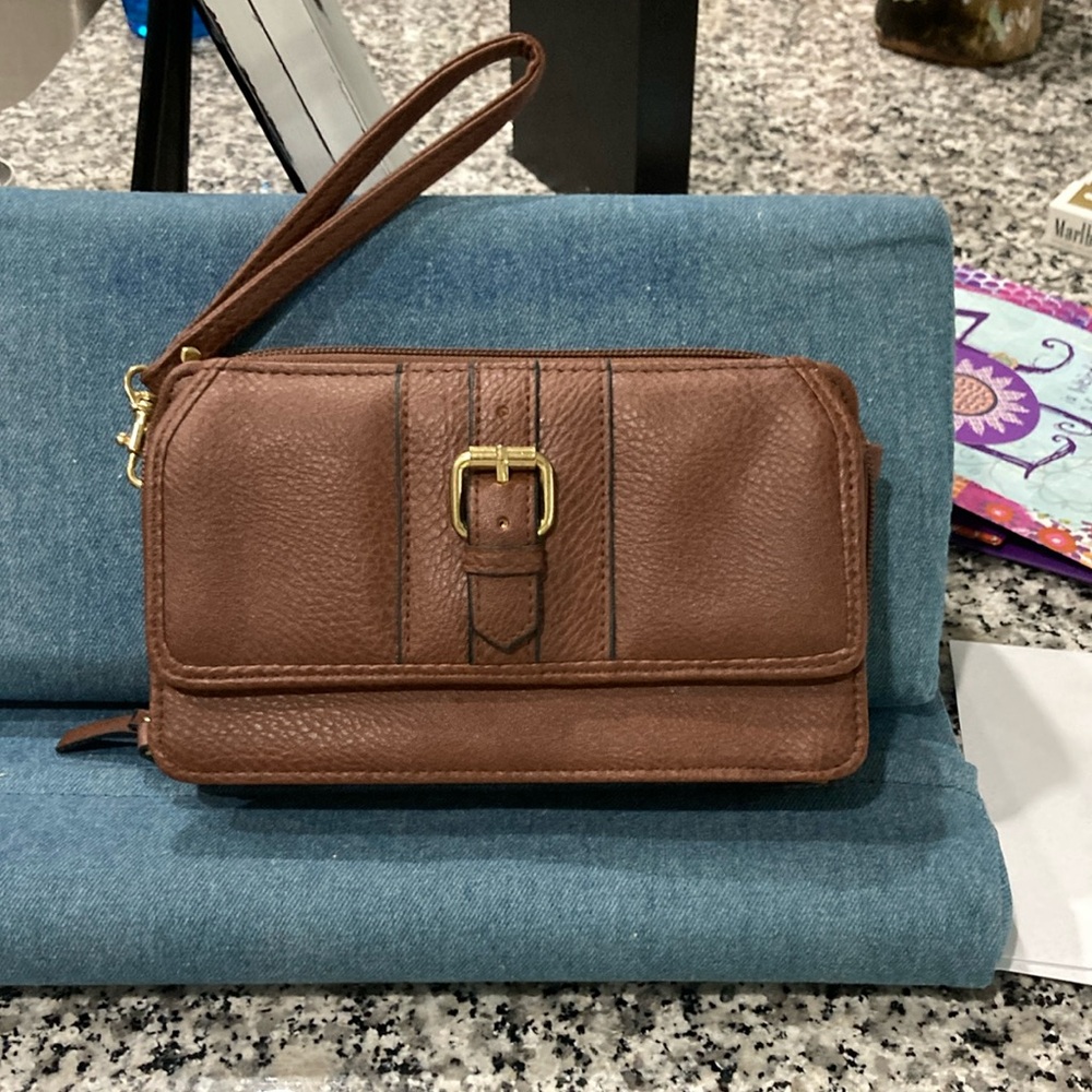 Bueno Wristlet Purse